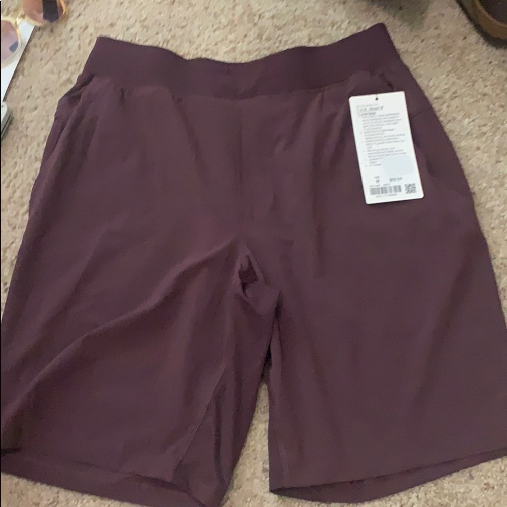 Lululemon men’s T. H. E. short 9” liner less